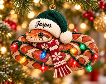 Personalisierte Acryl-Ornament-Kornnatter mit Weihnachtsmannmütze, Schal und Lichterkette