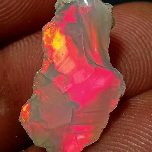 Top Quality beautiful Natural Ethiopian Opal Rough Opal for jewellery Making Rough falshy welo opal Rough multi fire opal raw 11x22x6mm 6.ct