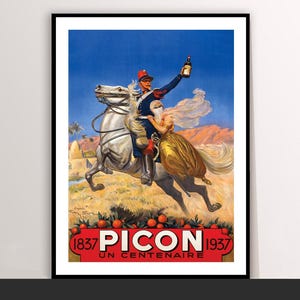 Puede incluir: Póster vintage enmarcado que representa a un hombre uniformado a caballo, levantando una botella. Una mujer con el pelo suelto está detrás de él. El póster tiene el texto "PICON UN CENTENAIRE 1837-1937" en una pancarta roja, con naranjas en la parte inferior.