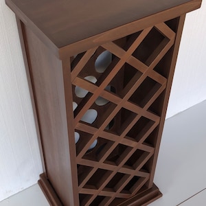 14 Bottle Lattice Style Wine Rack   "Medium Brown"