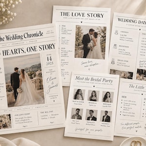 Può includere: Un set di programmi di nozze in stile giornale intitolato The Wedding Chronicle, con testo in bianco e nero, foto di una coppia, una cronologia degli eventi, una sezione per il corteo nuziale e fatti sulla coppia su carta bianca.