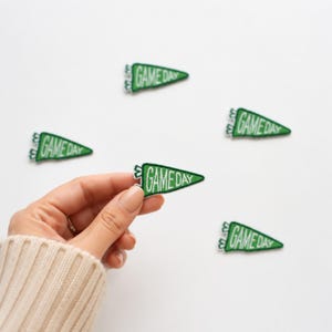 Mini Green Pennant Iron On Patch, Embroidered Camp Flag Applique for Jackets Hats and Bags, Outdoor Adventure DIY Sewing Patch, Set of 10