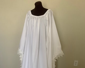 100% cotton Full-length Beautiful Angel Sleeves Chemise White Lace trimmed Renaissance Under Dress many sizes