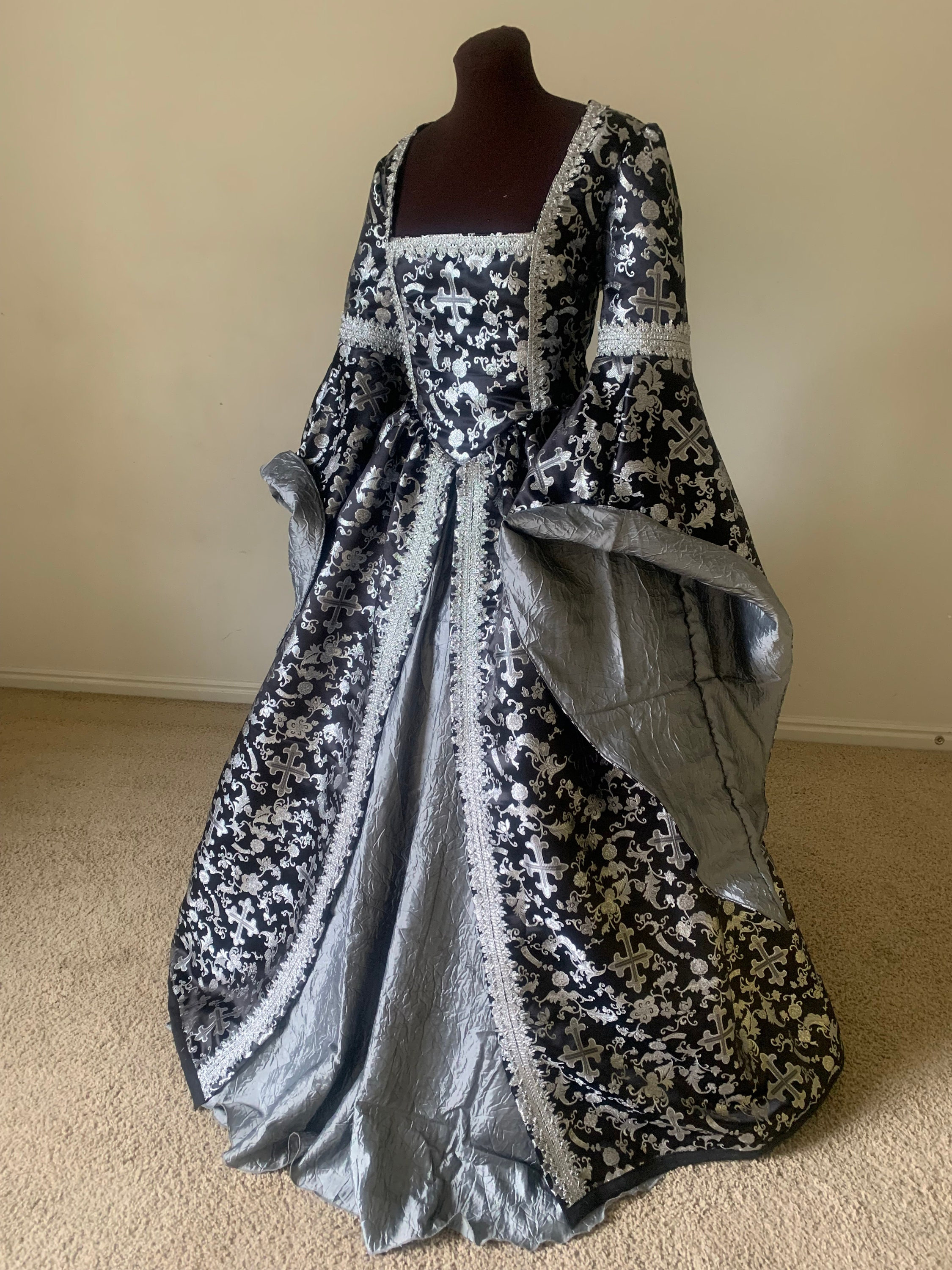 silver renaissance dress Women's Alluring Damsel Dress with Hood