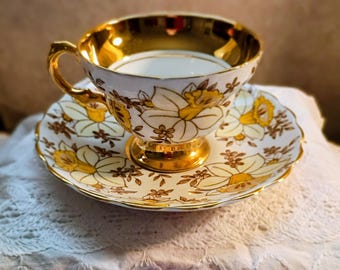Vintage Rosina English Bone China Teacup and Saucer Set | Yellow Daffodil Pattern 4970/R with Full Gold Gilt Interior | Mid-Century Tea Coll