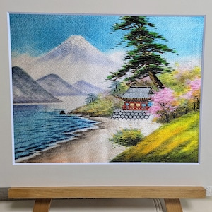 Broderie murale japonaise ancienne / Artisanat de la soie / Tableau du Mont Fuji et des cerisiers en fleurs (Travail manuel traditionnel japonais : broderie sur soie / Mont Fuji, sanctuaire, cerisiers en fleurs, peinture de paysage traditionnelle)