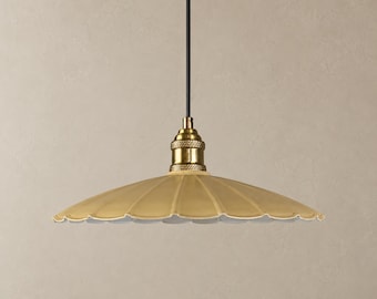 Suspension Ivoire Artisanale à Bord Festonné, Lampe Suspendue en Laiton Vintage, Luminaire pour Îlot de Cuisine, Plafonnier