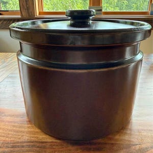 Vintage Wedgwood Sterling 2.5 Qt Brown Lidded Casserole Dish