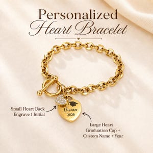 Pulseira de formatura personalizada, pulseira com pingente de coração gravado, presente para a turma de 2026, joia de aço inoxidável para guardar de recordação.