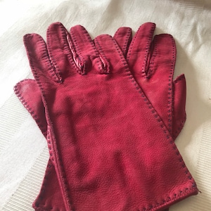 Women’s Gloves • 1940’s Leather & Suede Raspberry Red Gloves • Women’s Accessories • Glove Dressing