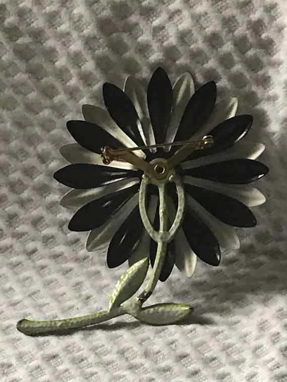 1970’s Metal Flower Brooch - image 2