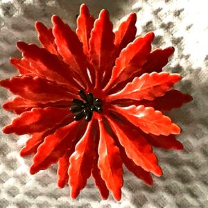 1970’s Costume Jewelry/ 70’s Fashion Accessory/ ‘Flower Power’ Metal Brooch