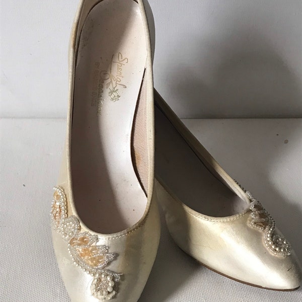 Vintage Wedding Shoes • 1940’s Ivory Satin Pumps • Costume Prop • Children’s Play Dress Up