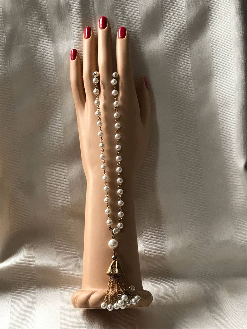 Women's Vintage Costume Jewelry / Pearl Tassel Necklace image 2