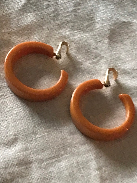 Vintage Bakelite Hoop Earrings/ Clip On Bakelite … - image 6
