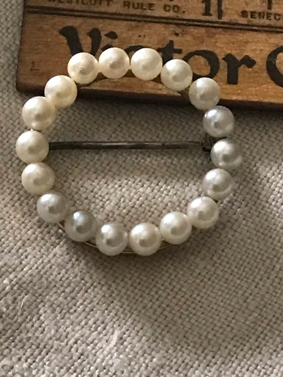 Vintage Pearl Circle Pin • Costume Jewelry • Sign… - image 5