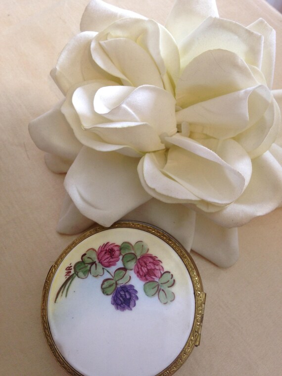 Vintage Accessories / Hand Painted Compact / Sign… - image 4