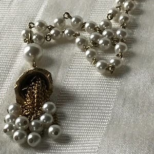 Women's Vintage Costume Jewelry / Pearl Tassel Necklace image 5