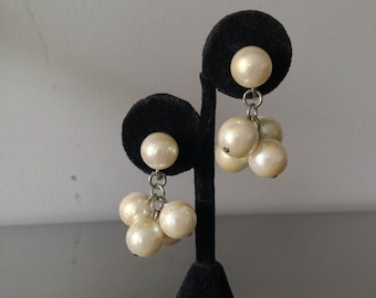 Boucles d'oreilles clip en imitation perle blanc cassé vintage des années 1960 / Bijoux de mariage / Boucles d'oreilles clip en perle