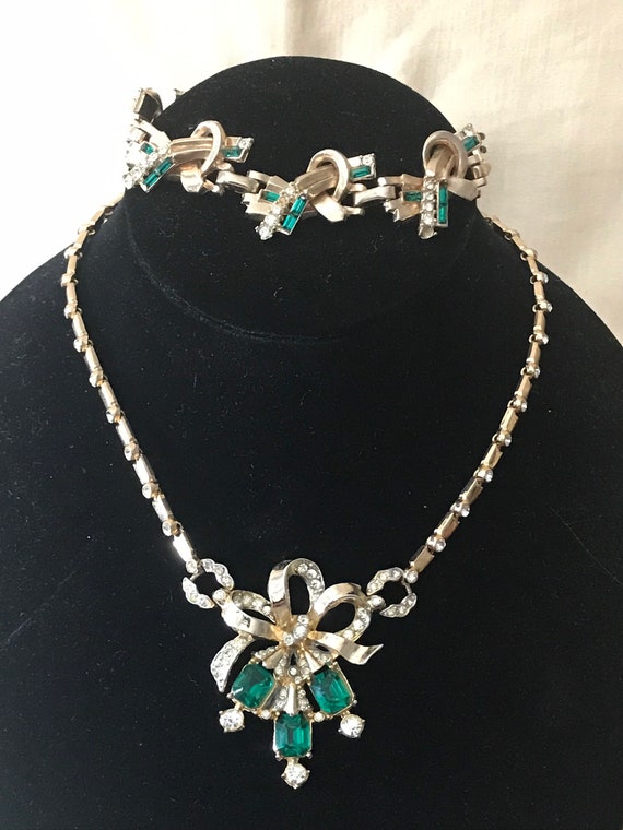 Vintage costume jewelry bracelet Gem