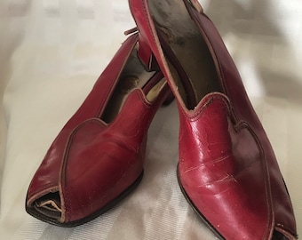 1940’s Red Leather Sling Back Red  Cross Pumps• 40’s Sling Back Pumps • Vintage Red Leather Sling Back Pumps