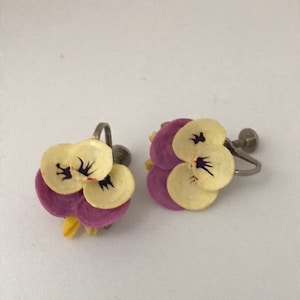 Vintage Costume Shell Earrings / Vintage Jewelry / Late 1930&#39;s Early 1940&#39;s Shell Screw Back Earrings / Sea Jewelry