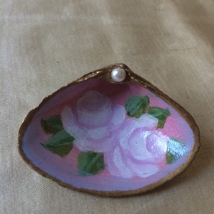 Hand Painted Hand Crafted Vintage Seashell Pins / Shabby Chic Seashell ...