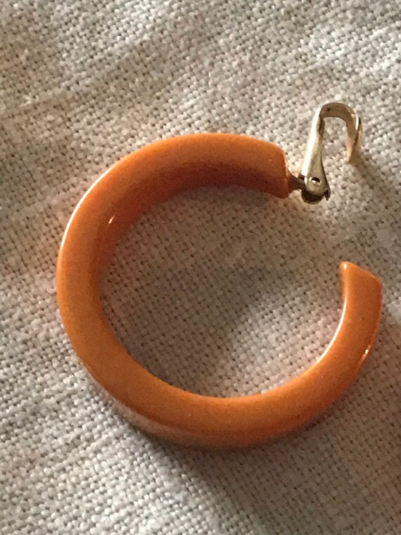 Vintage Bakelite Hoop Earrings/ Clip On Bakelite … - image 8