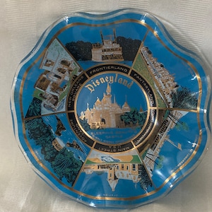 Disneyland Collectors Plate• Wall Plate• Display Soulvenior Plate• Copyright Walt Disney Productions