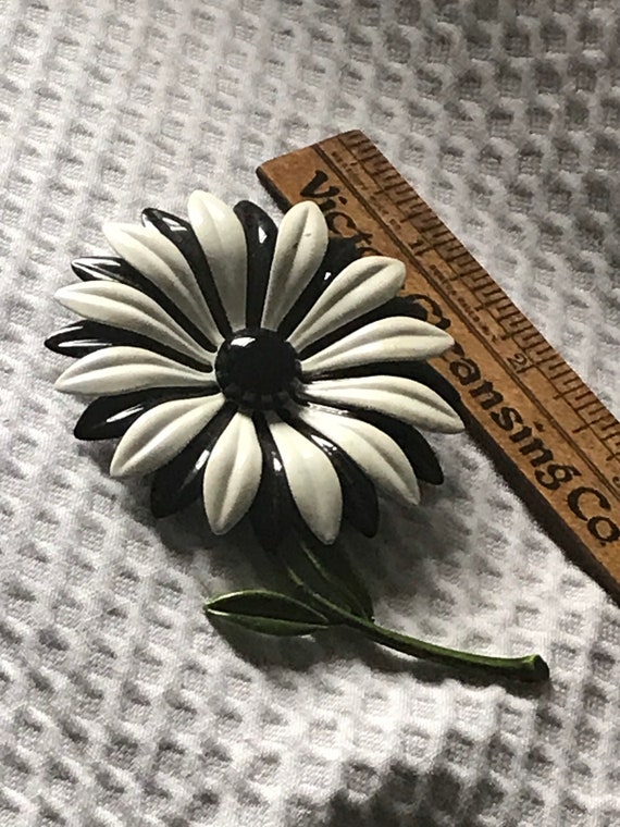 1970’s Metal Flower Brooch - image 4