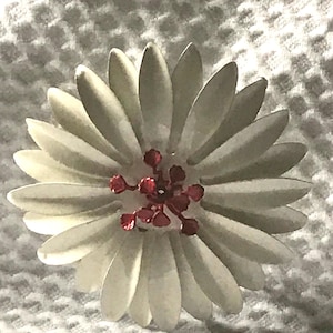 1970’s Metal ‘Flower Power’ Costume Jewelry Brooch