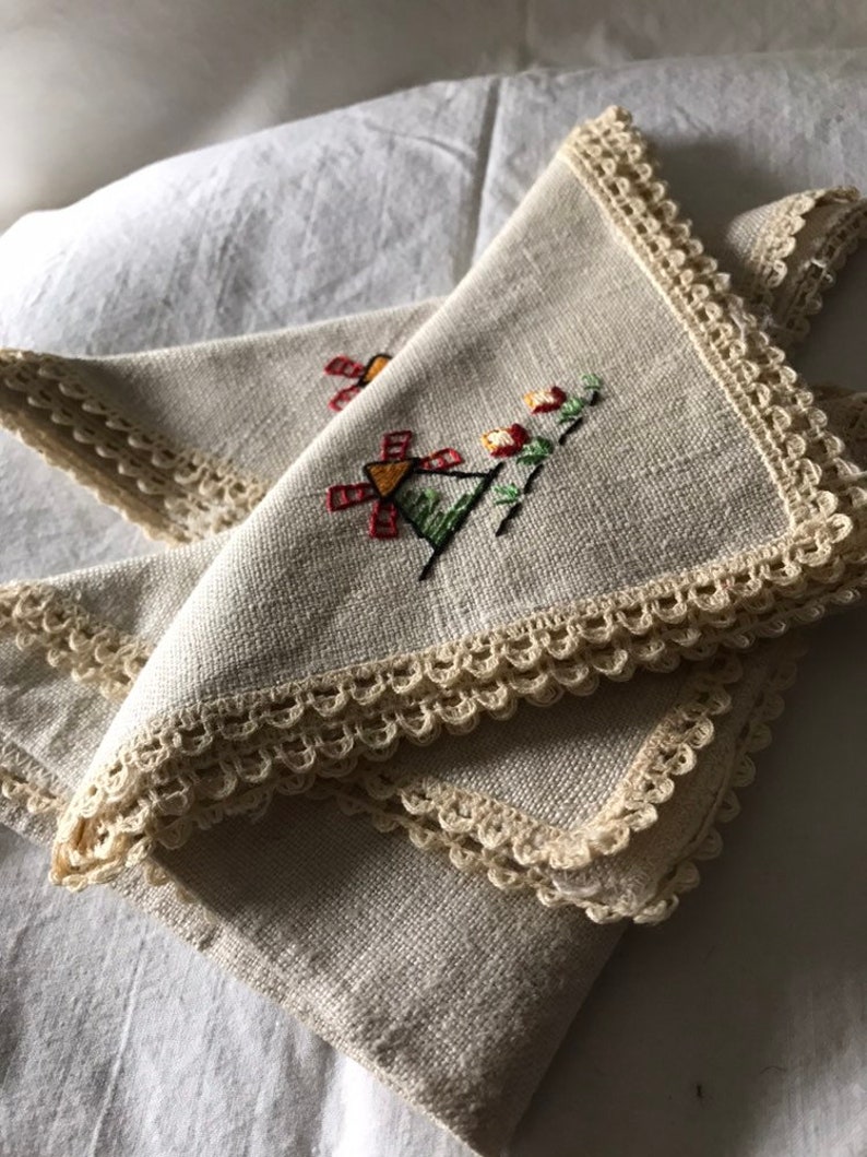 Vintage Linens Linen Table Napkins Embroidered Linen Napkins Windmills /& Tulips Dutch Theme Linen Napkins