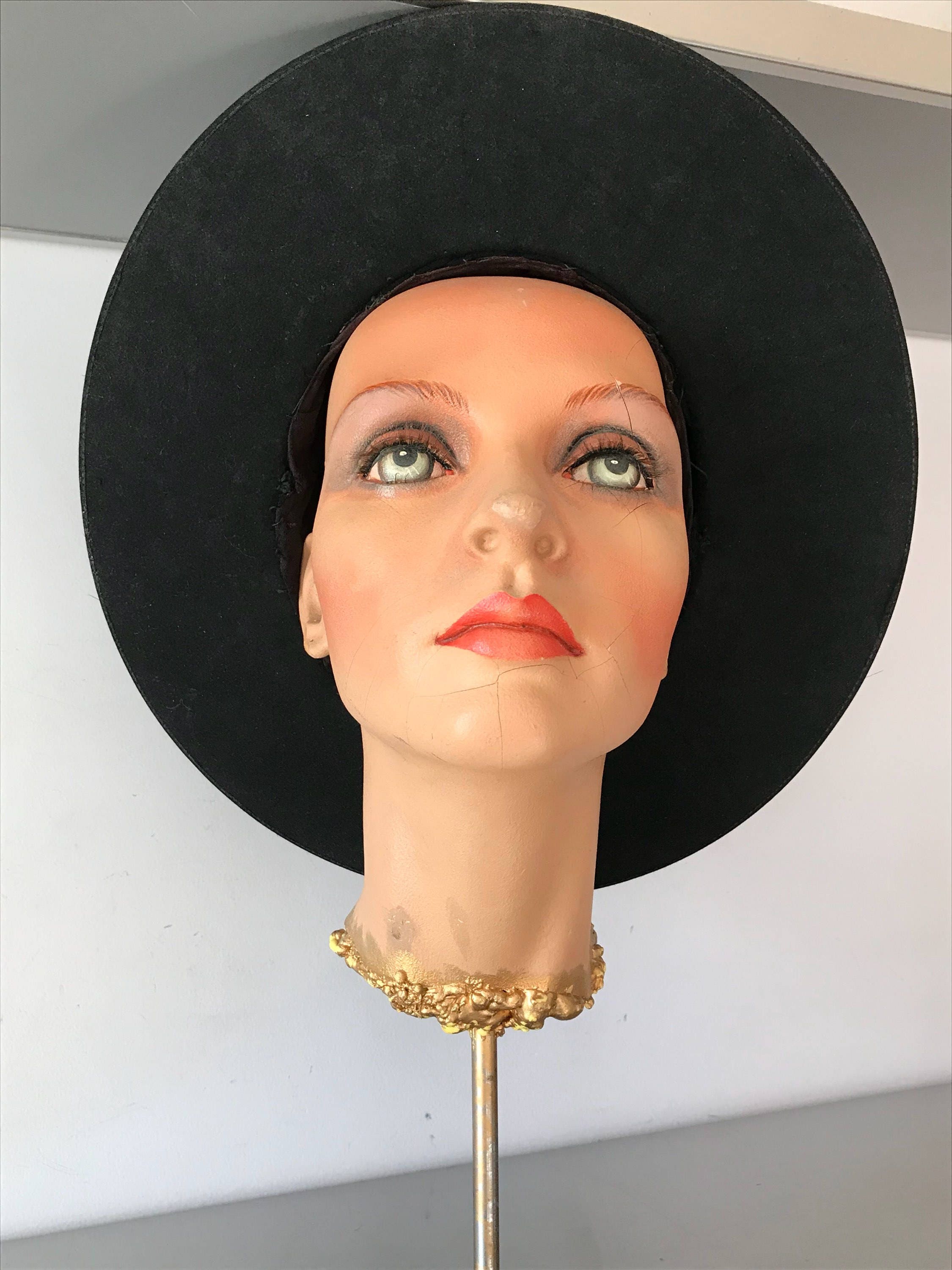 Vintage Accessories / Black Felt Hat / Hard Structure Hat