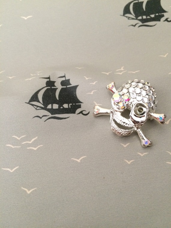 Vintage Pirate Pin / White Metal Alloy with Rhines