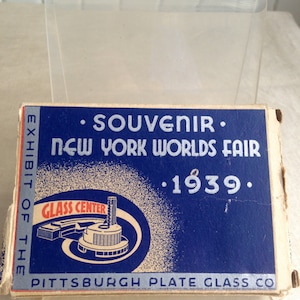 Souvenir 1939 Worlds Fair New York / 1939 Worlds Fair Mirror /Souvenir 39 Worlds Fair Mirror