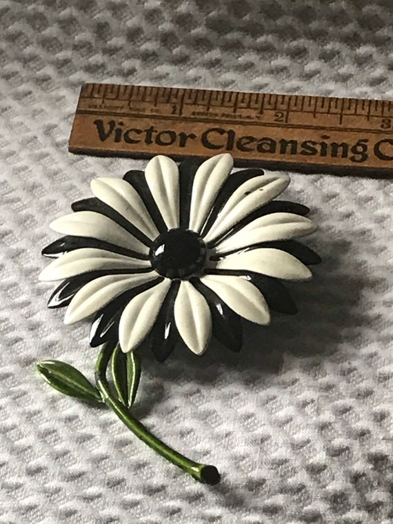 1970’s Metal Flower Brooch - image 3