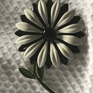 1970’s Metal Flower Brooch