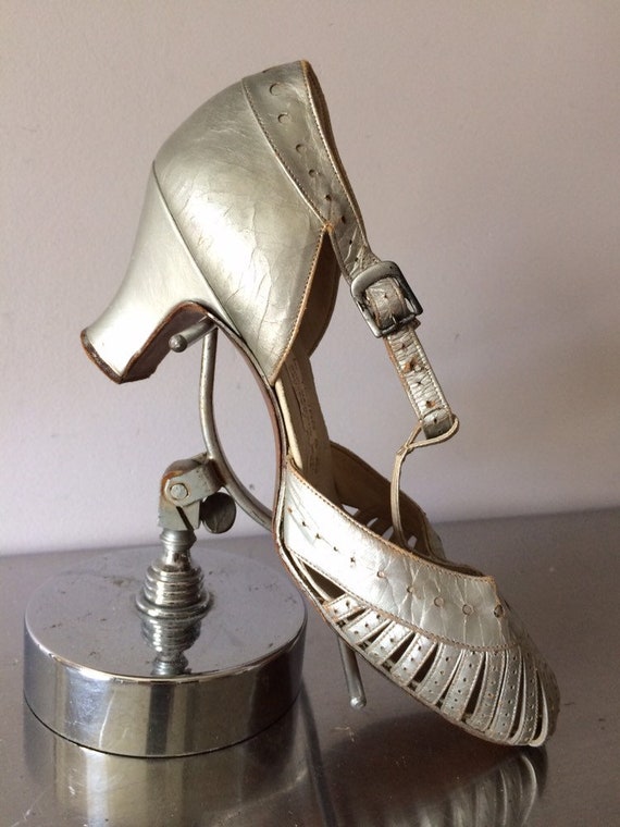 Women's Vintage Shoes / 1930's Silver Leather Sho… - image 3