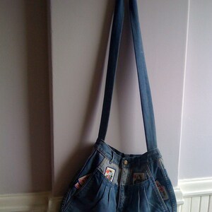 Bolsa de ombro Demin BlueJean dos anos 80 com detalhe de carta de baralho