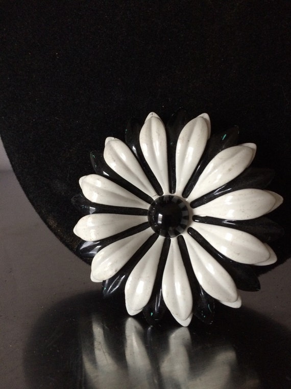 1970's Metal Flower Power Pin / BoHo Hippy/ 70’s … - image 4