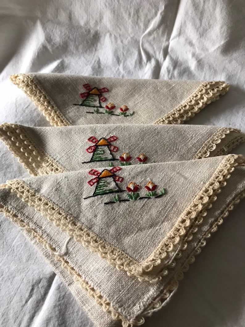 Vintage Linens Linen Table Napkins Embroidered Linen Napkins Windmills /& Tulips Dutch Theme Linen Napkins