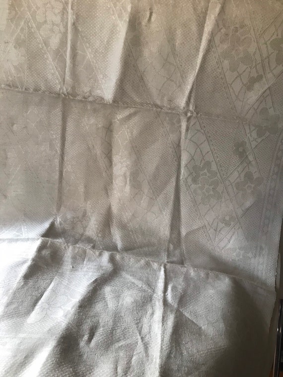 Robe droite damassée noire des années 60 / mini-robe ceinturée en