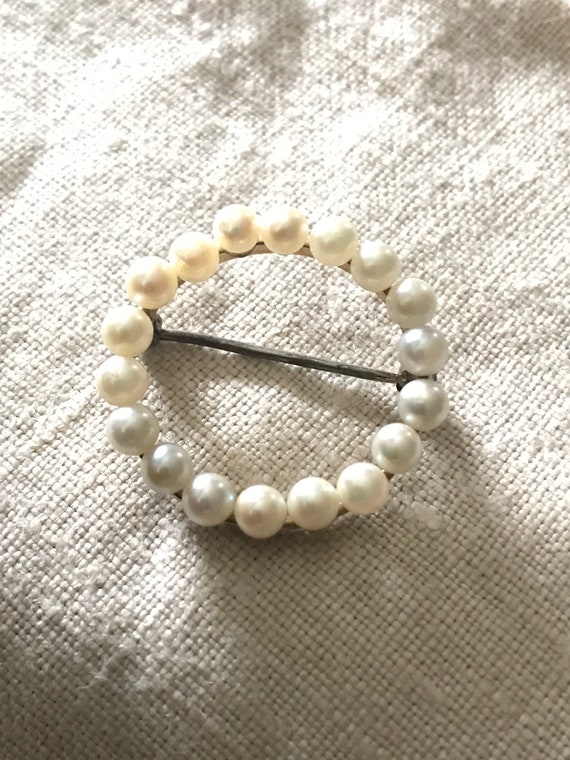 Vintage Pearl Circle Pin • Costume Jewelry • Sign… - image 9