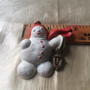 Christmas / Vintage Snowman Pin / Yuletide Jewelry / Vintage Christmas Accessory / Vintage Christmas / Frosty the Snowman