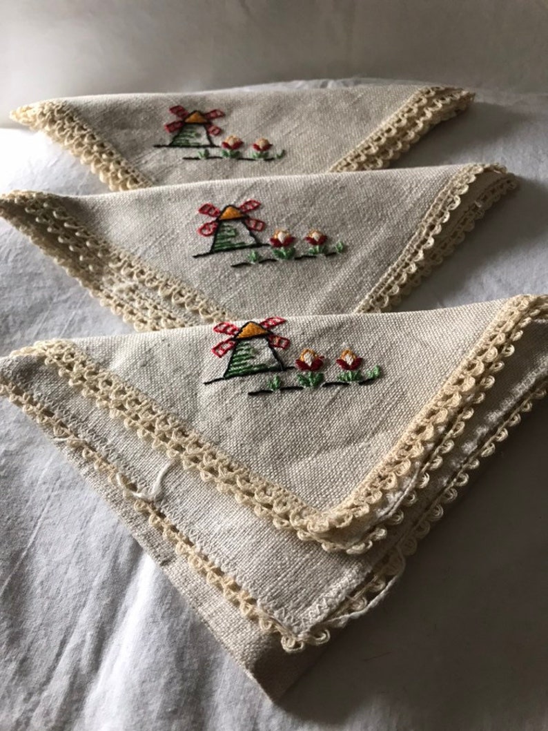 Vintage Linens Linen Table Napkins Embroidered Linen Napkins Windmills /& Tulips Dutch Theme Linen Napkins