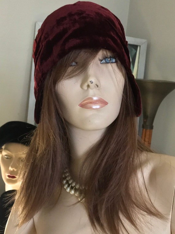 Vintage Burgundy Velvet Cloche Hat / 1920 display picture 2