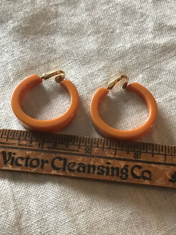 Vintage Bakelite Hoop Earrings/ Clip On Bakelite … - image 7