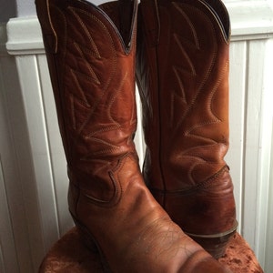 mens cowboy boots size 10
