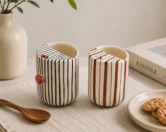 Taza de cerámica hecha a mano, taza de café moderna a rayas, taza de té de cerámica artesanal, vajilla de cerámica única, regalo de inauguración de casa