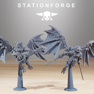 Flyers Pythonicus, robots spatiaux, guerriers de science-fiction modulaires par STATIONFORGE, figurines Grimdark sur le thème cybernétique des jeux de guerre image 3